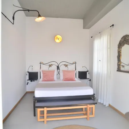 Axilleion Boutique Pensionat 3*