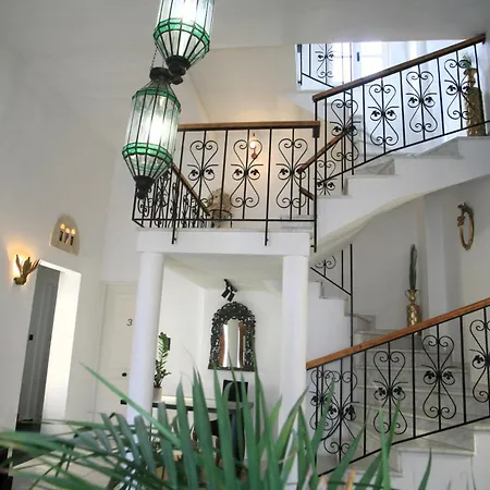 Axilleion Boutique Konukevi 3*